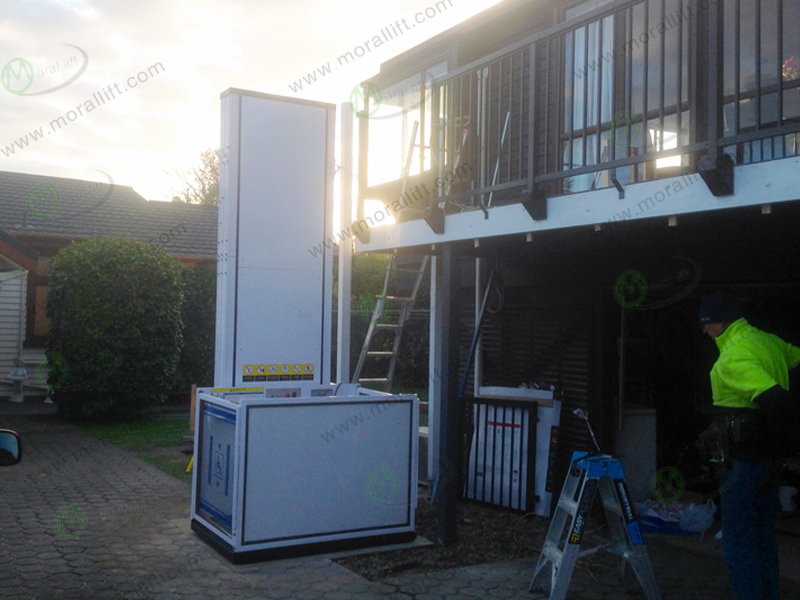Aluminum wheelchair lift