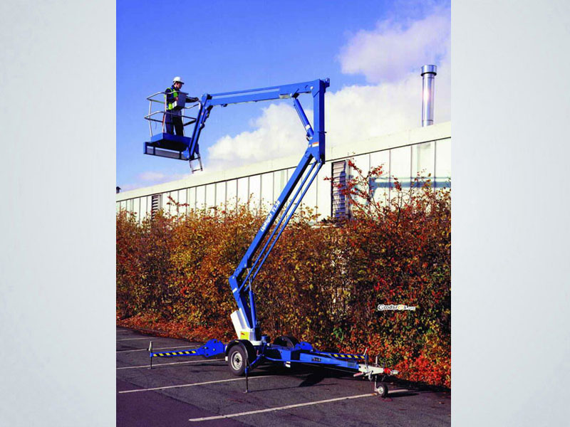 Trailer boom lift