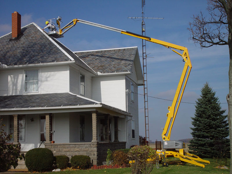Trailer boom lift
